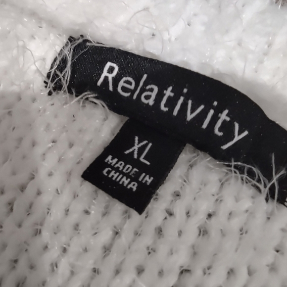 White Fuzzy Sweaterer By Relativity ♥️ - Picture 7 of 9